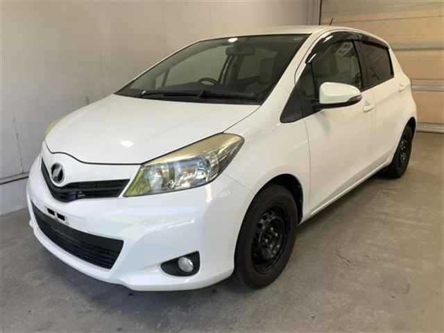 TOYOTA VITZ — фото