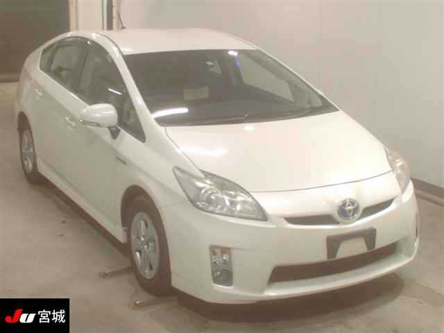 TOYOTA PRIUS — фото