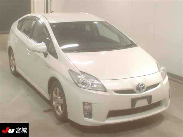 TOYOTA PRIUS — фото