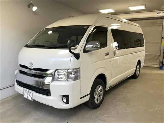 TOYOTA HIACE — фото