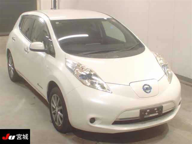 NISSAN LEAF — фото