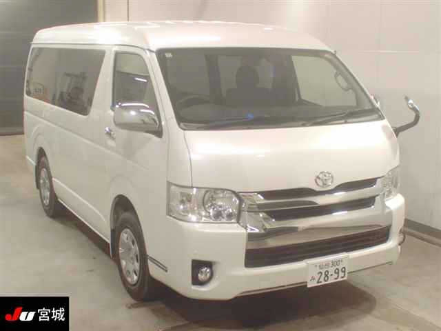 TOYOTA HIACE — фото
