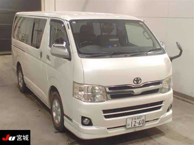 TOYOTA HIACE — фото