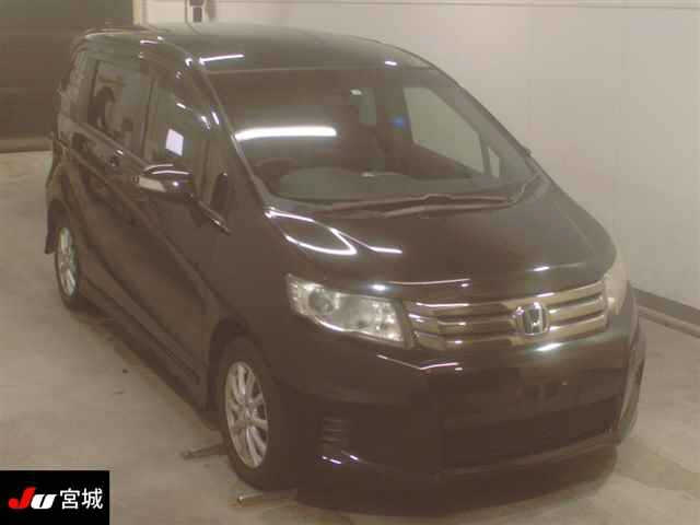 HONDA FREED — фото