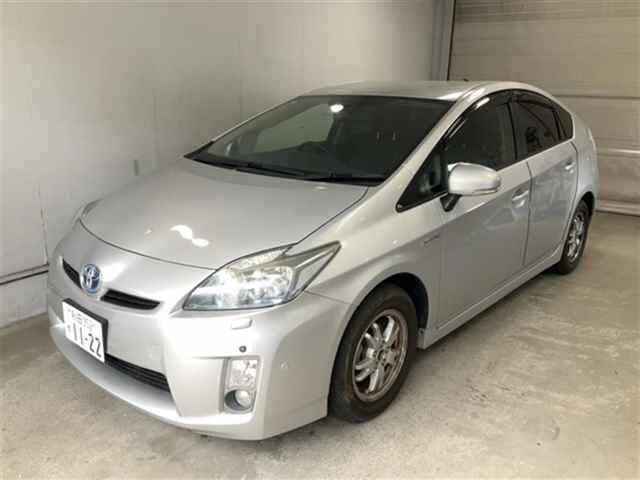TOYOTA PRIUS — фото