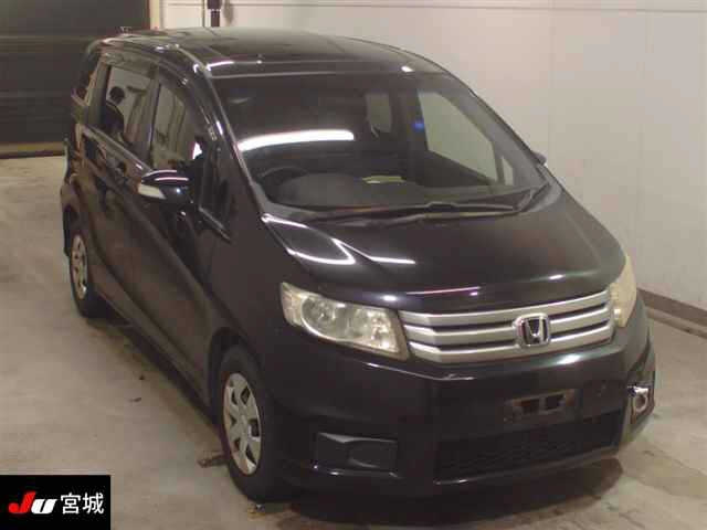 HONDA FREED — фото