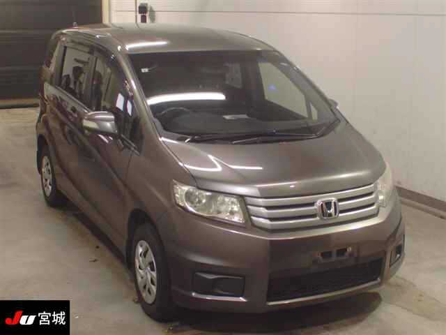 HONDA FREED — фото