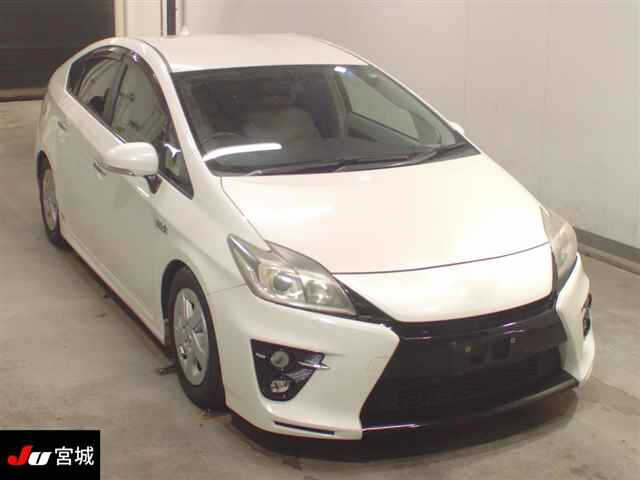 TOYOTA PRIUS — фото