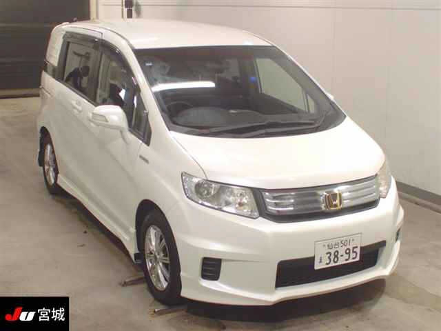 HONDA FREED — фото