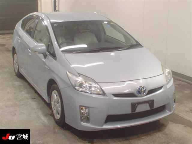 TOYOTA PRIUS — фото