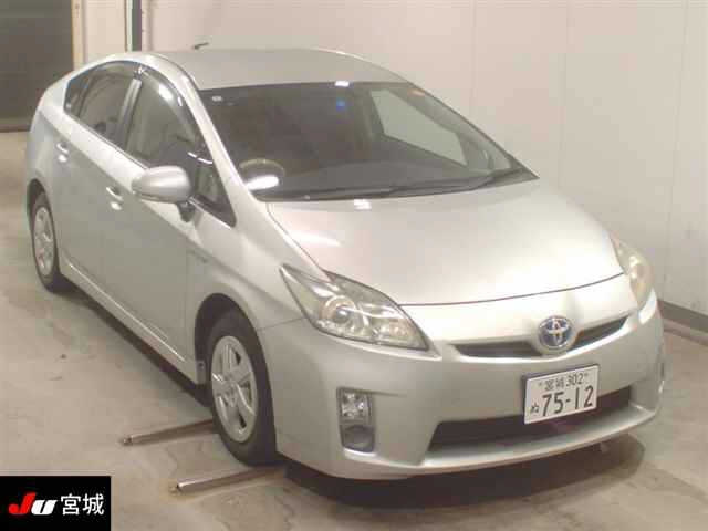 TOYOTA PRIUS — фото