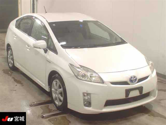 TOYOTA PRIUS — фото