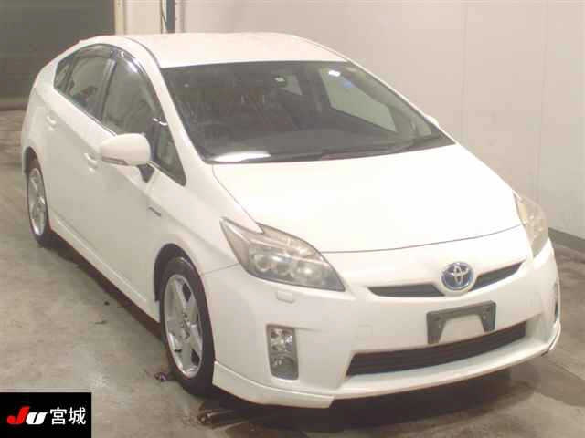 TOYOTA PRIUS — фото