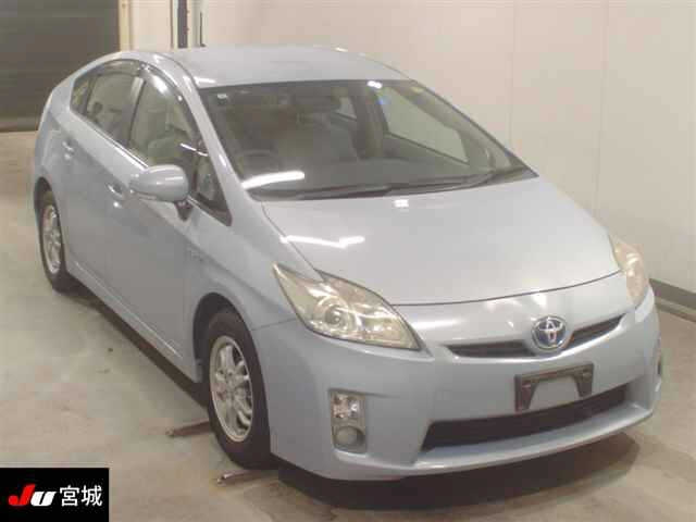 TOYOTA PRIUS — фото