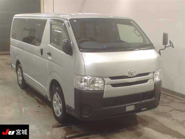 TOYOTA HIACE — фото