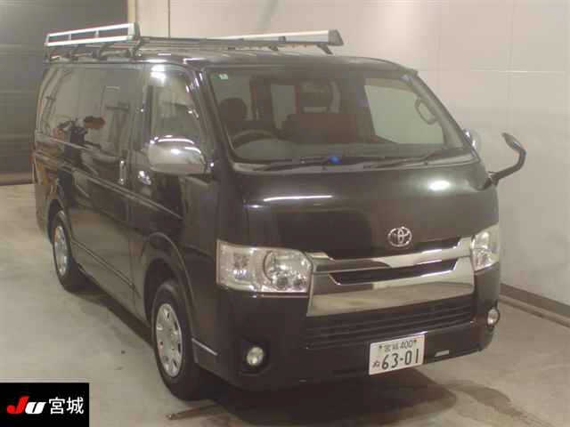 TOYOTA HIACE — фото