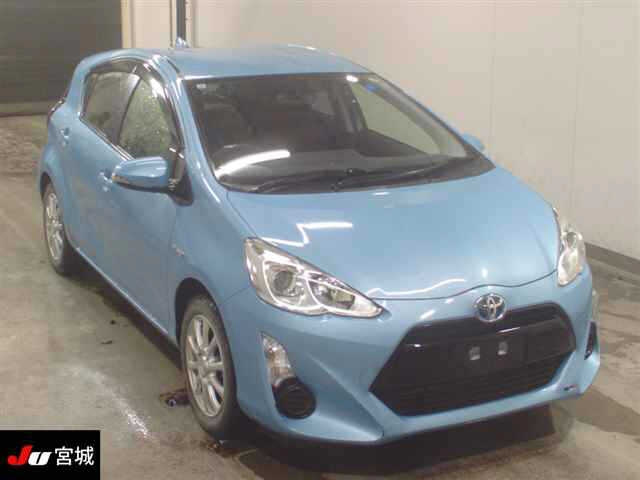 TOYOTA AQUA — фото