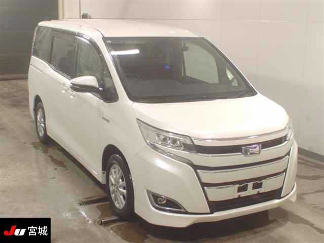 TOYOTA NOAH — фото