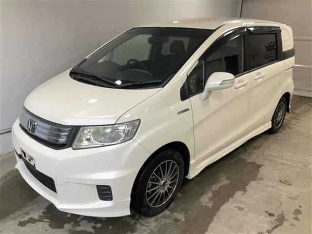 HONDA FREED — фото