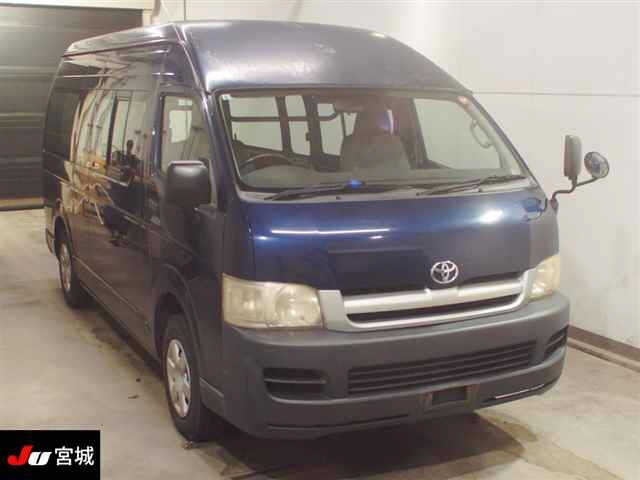 TOYOTA HIACE — фото