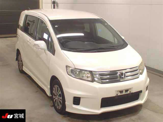 HONDA FREED — фото