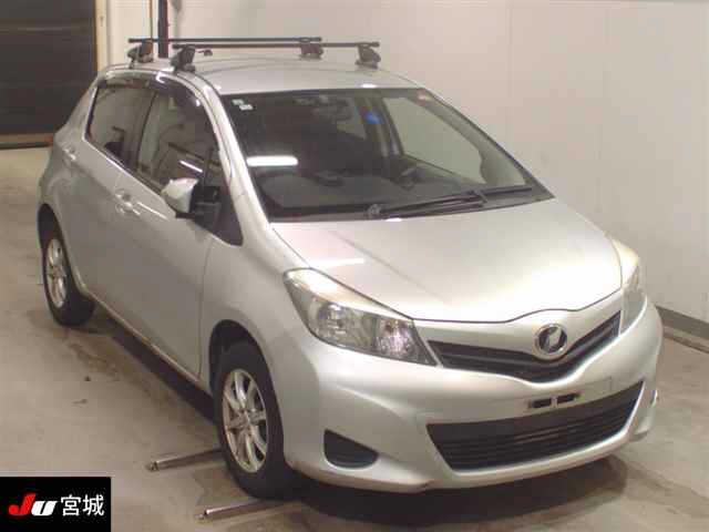 TOYOTA VITZ — фото