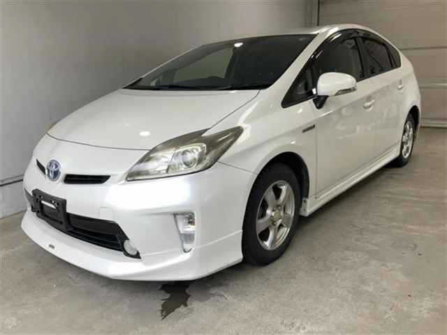 TOYOTA PRIUS — фото