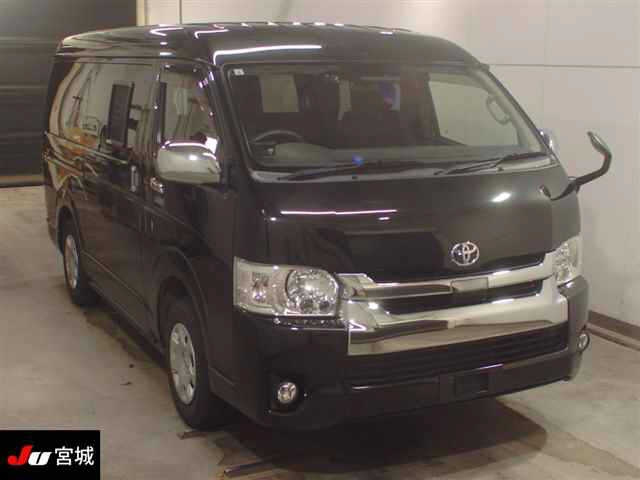 TOYOTA HIACE — фото