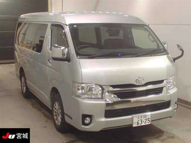 TOYOTA HIACE — фото