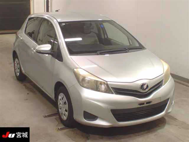 TOYOTA VITZ — фото