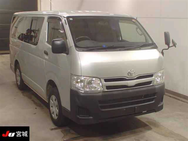 TOYOTA HIACE — фото