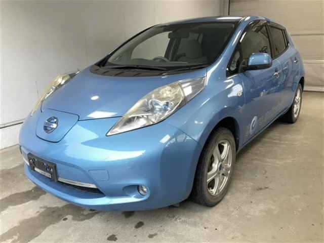 NISSAN LEAF — фото
