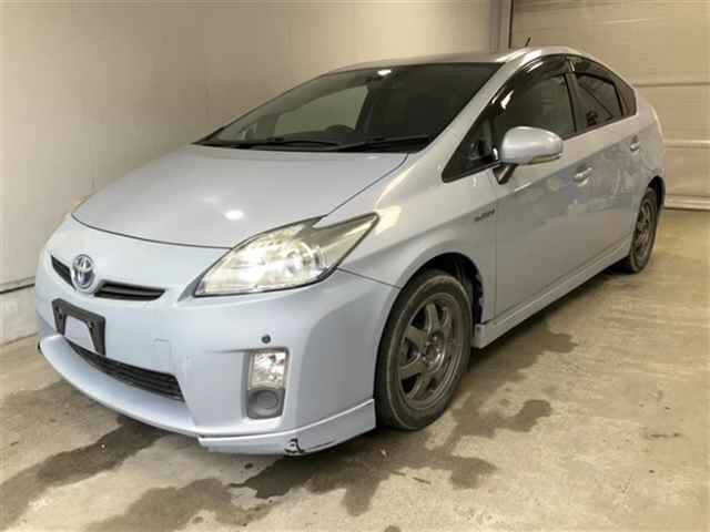 TOYOTA PRIUS — фото
