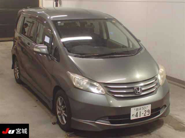 HONDA FREED — фото