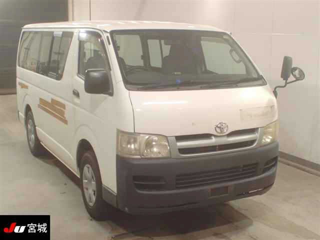 TOYOTA HIACE — фото