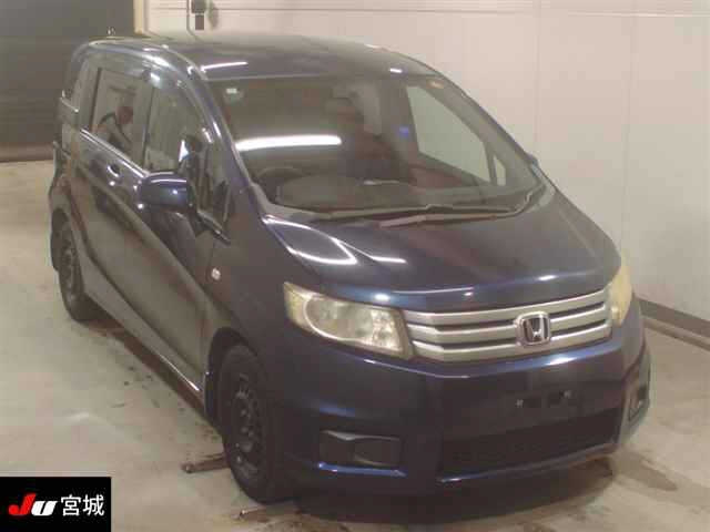 HONDA FREED — фото
