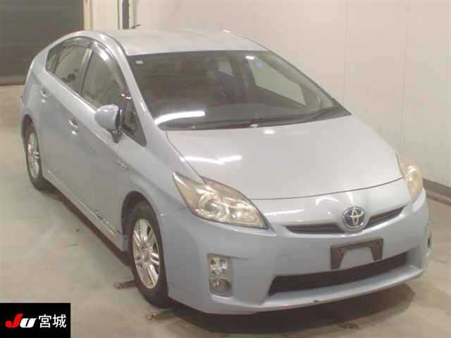 TOYOTA PRIUS — фото