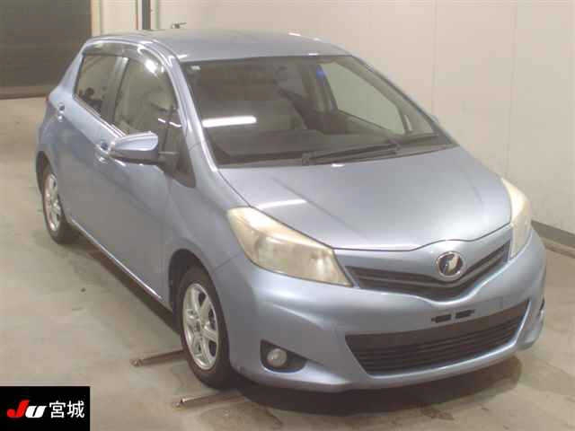 TOYOTA VITZ — фото