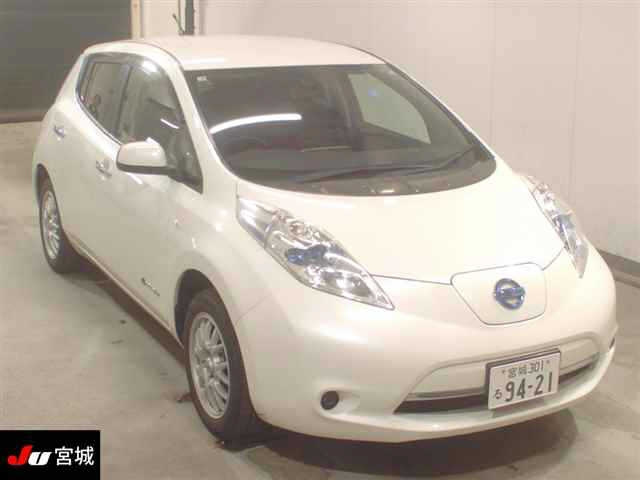 NISSAN LEAF — фото