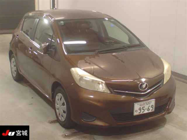 TOYOTA VITZ — фото