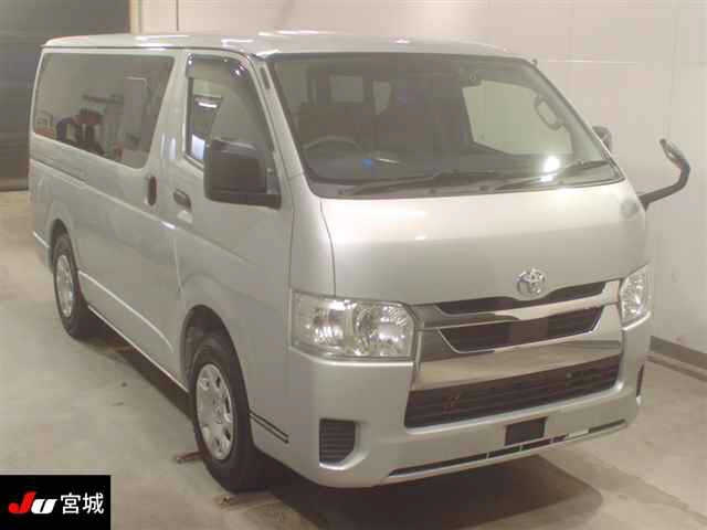 TOYOTA HIACE — фото