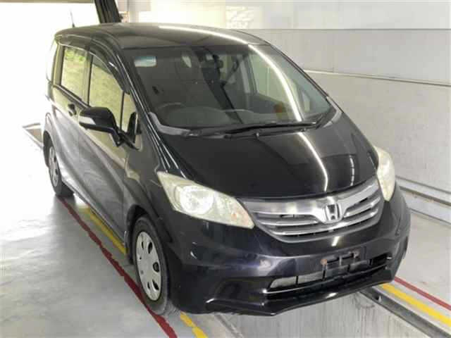 HONDA FREED — фото