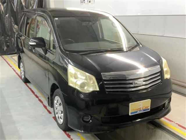 TOYOTA NOAH — фото