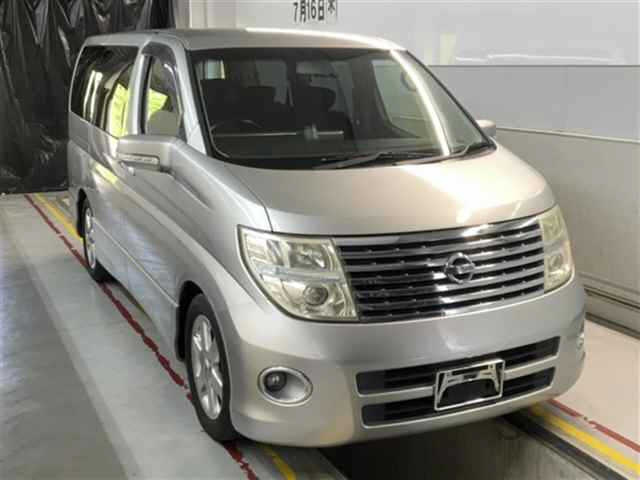 NISSAN ELGRAND — фото