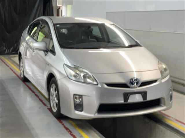 TOYOTA PRIUS — фото