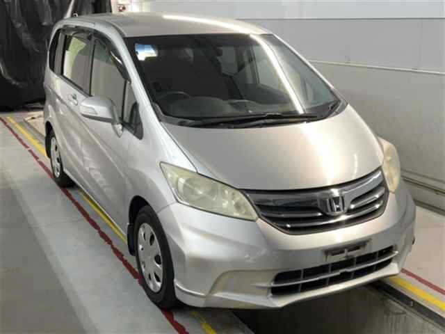 HONDA FREED — фото