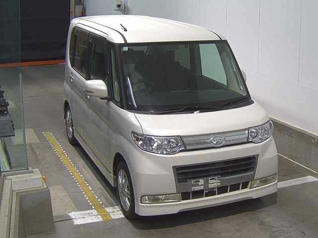 DAIHATSU TANTO — фото
