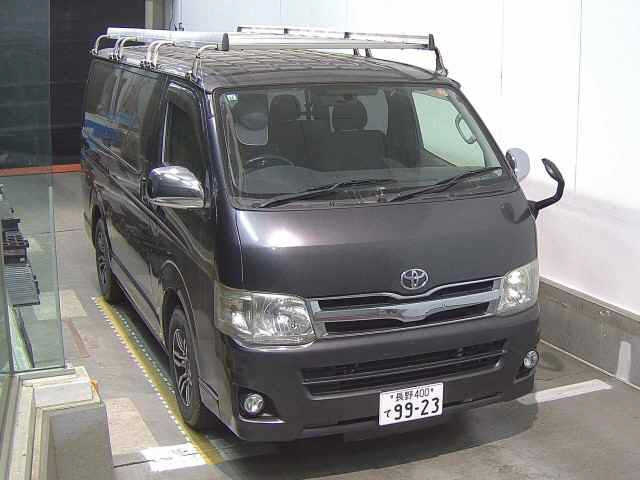 TOYOTA HIACE — фото