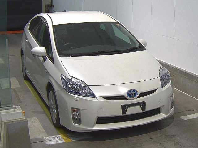 TOYOTA PRIUS — фото