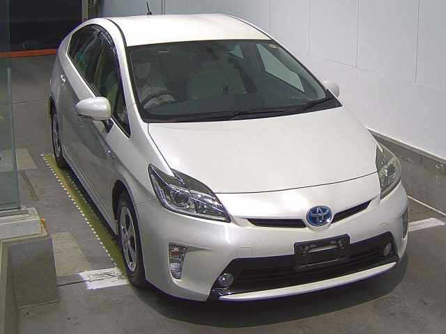 TOYOTA PRIUS — фото